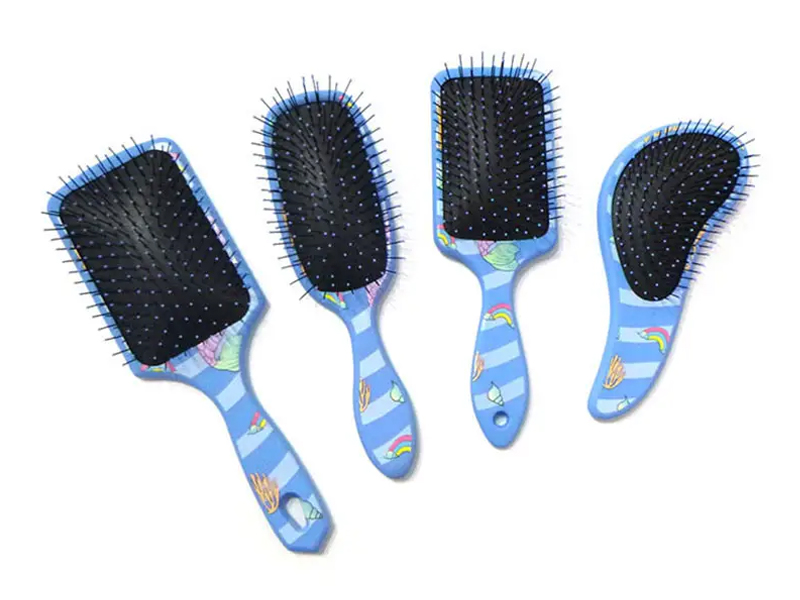 Perii pentru păr cret, colorate din plastic