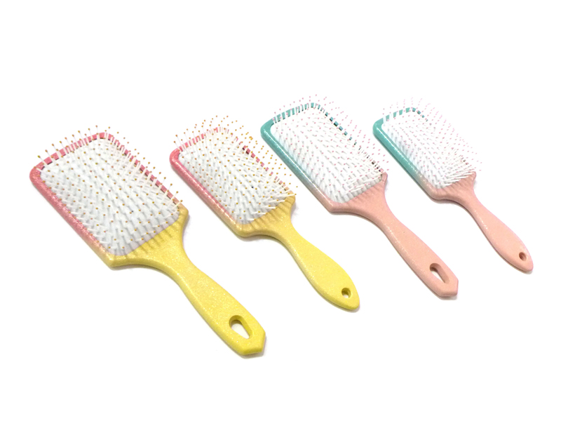 Perie de păr din plastic pentru îndreptat