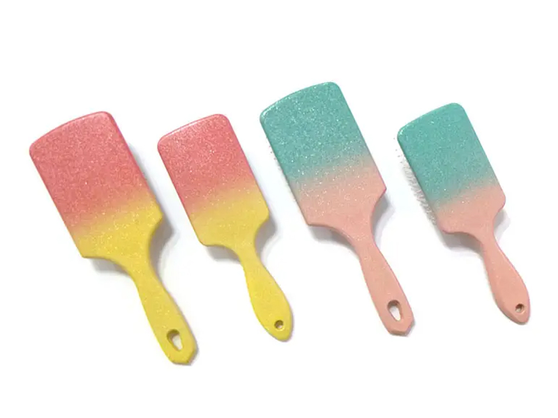 Perie de păr din plastic pentru îndreptat