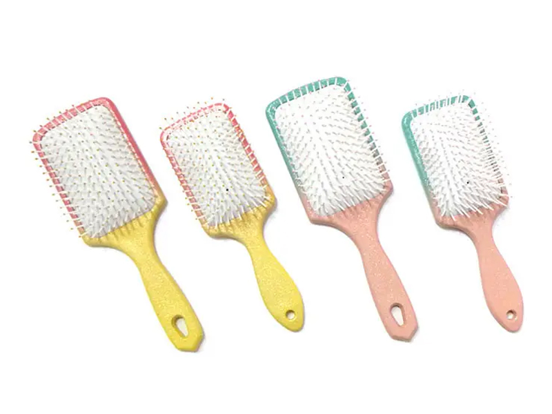 Perie de păr din plastic pentru îndreptat